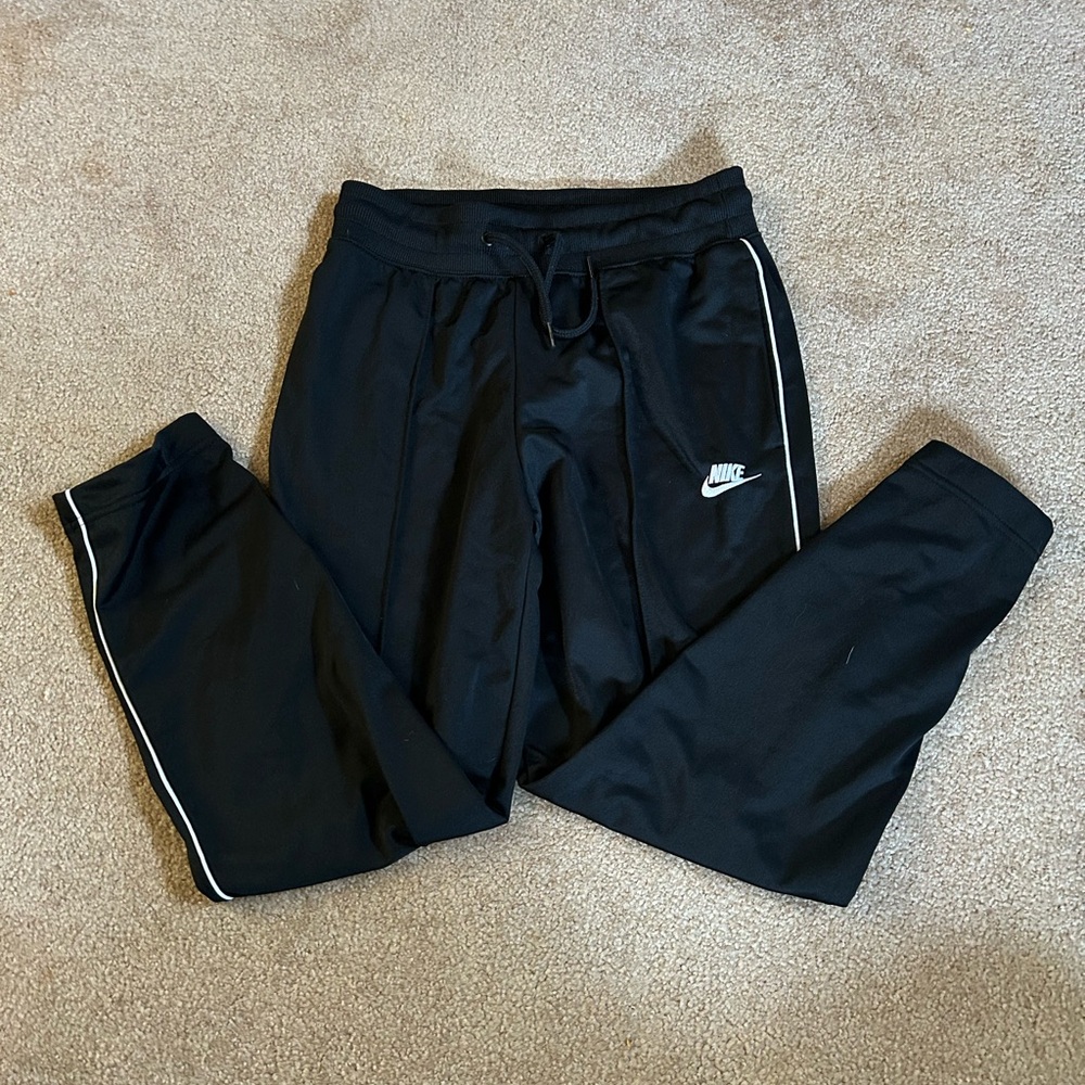 ✔️nike cropped jogging pants